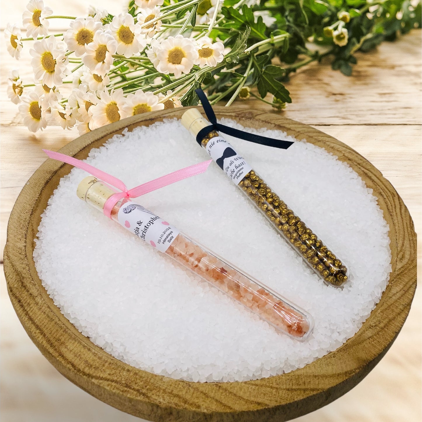 Salt and pepper as a guest gift for your classic celebration in an elegant test tube