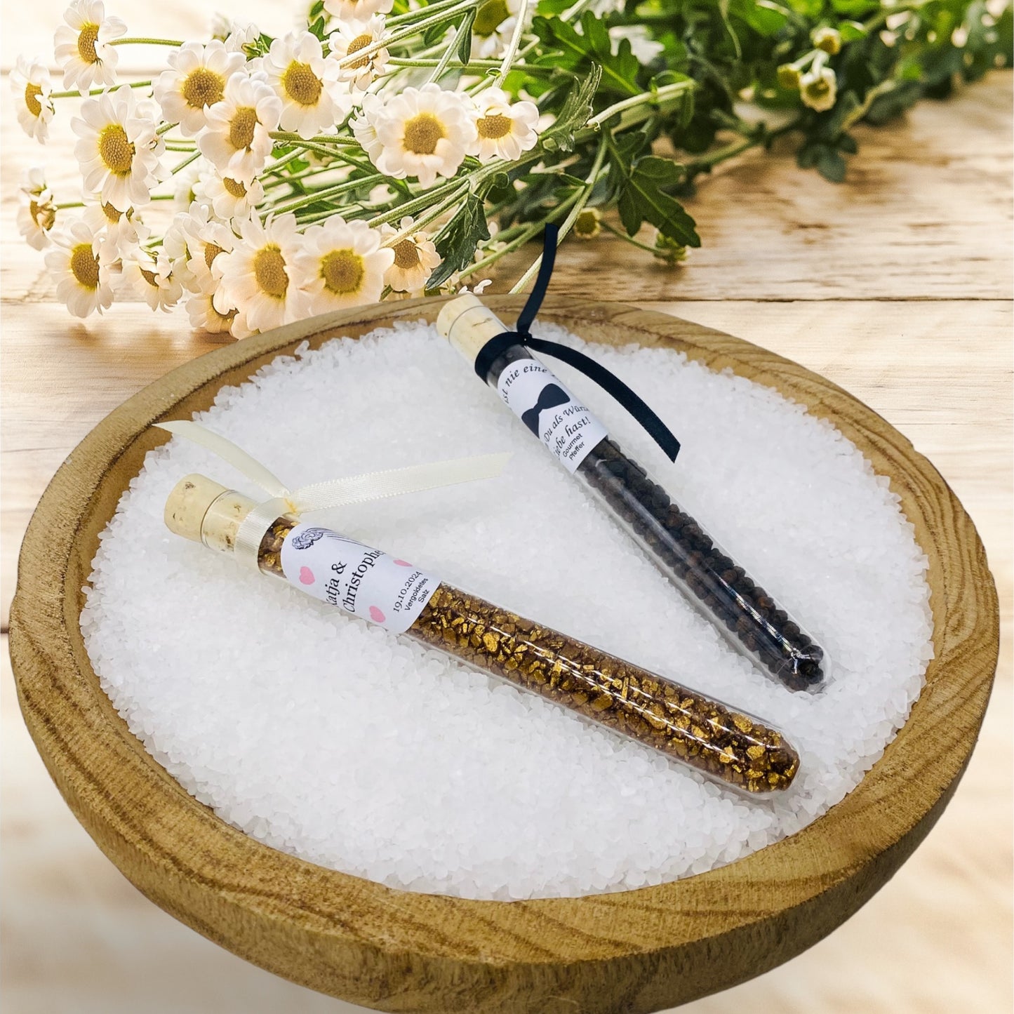 Salt and pepper as a guest gift for your classic celebration in an elegant test tube