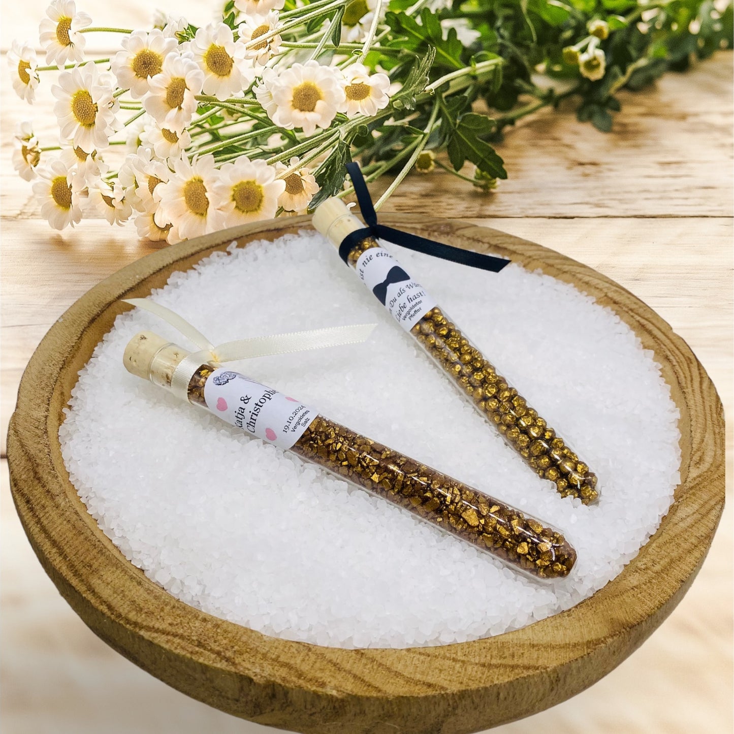 Salt and pepper as a guest gift for your classic celebration in an elegant test tube