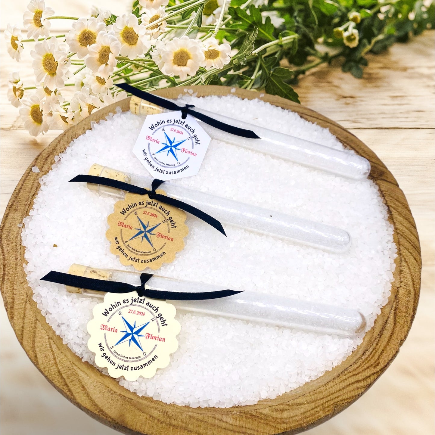 Maritime Hochzeit mit Kompass und griechischem Meersalz Reagenzglas