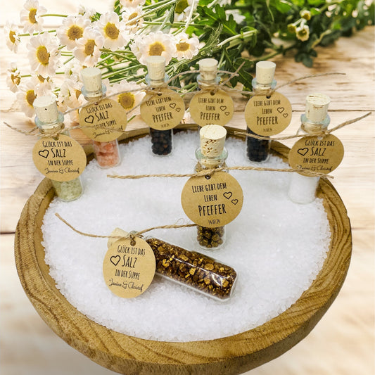 Delicate memories: exquisite party favors with attention to detail
